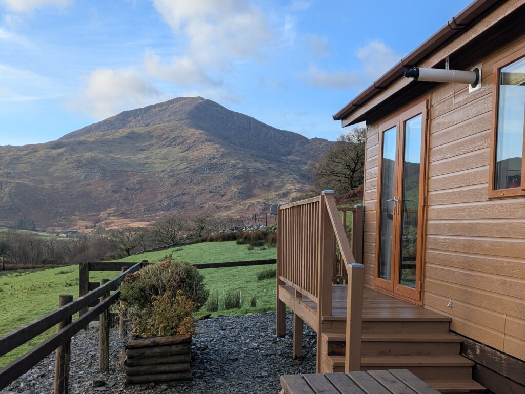 Ty Pren homely lodge with uninterrupted views of the Eryri mountains