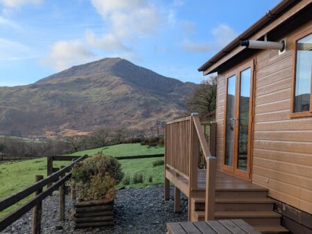 Ty Pren homely lodge with uninterrupted views of the Eryri mountains