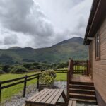 Ty Pren patio area with picnic table
